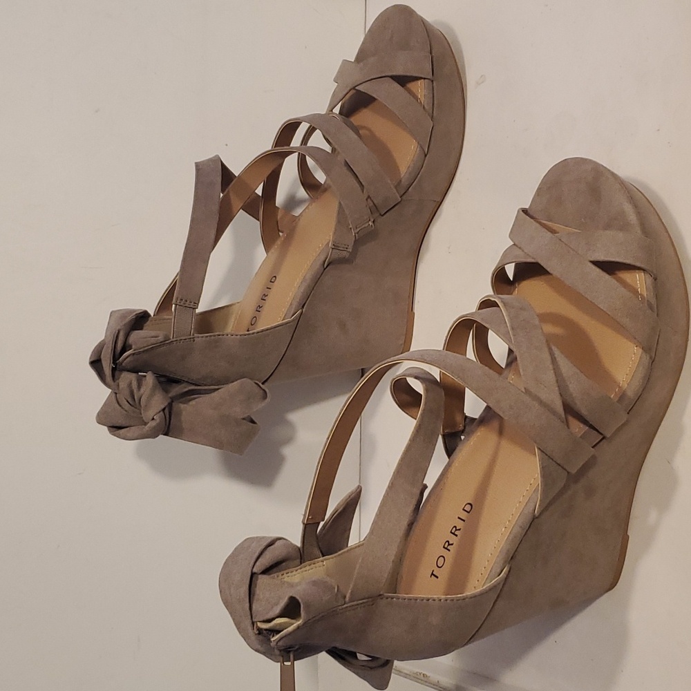 Torrid Taupe Faux Suede Ankle Wrap Wedge Sandal Size 9.5W NWT'S - Picture 4 of 12